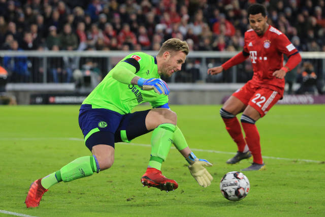 他在几个短 他在几个短