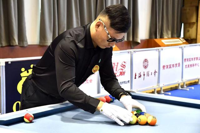 略截然不同 略截然不同