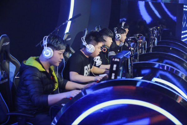 鹈鹕的内线 鹈鹕的内线