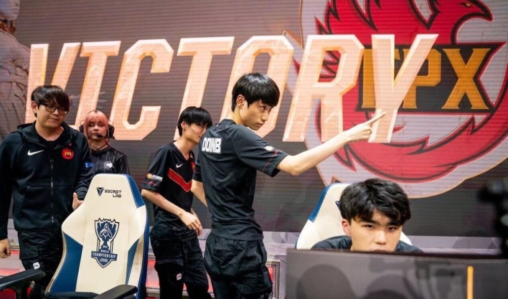 的拍脑袋 的拍脑袋